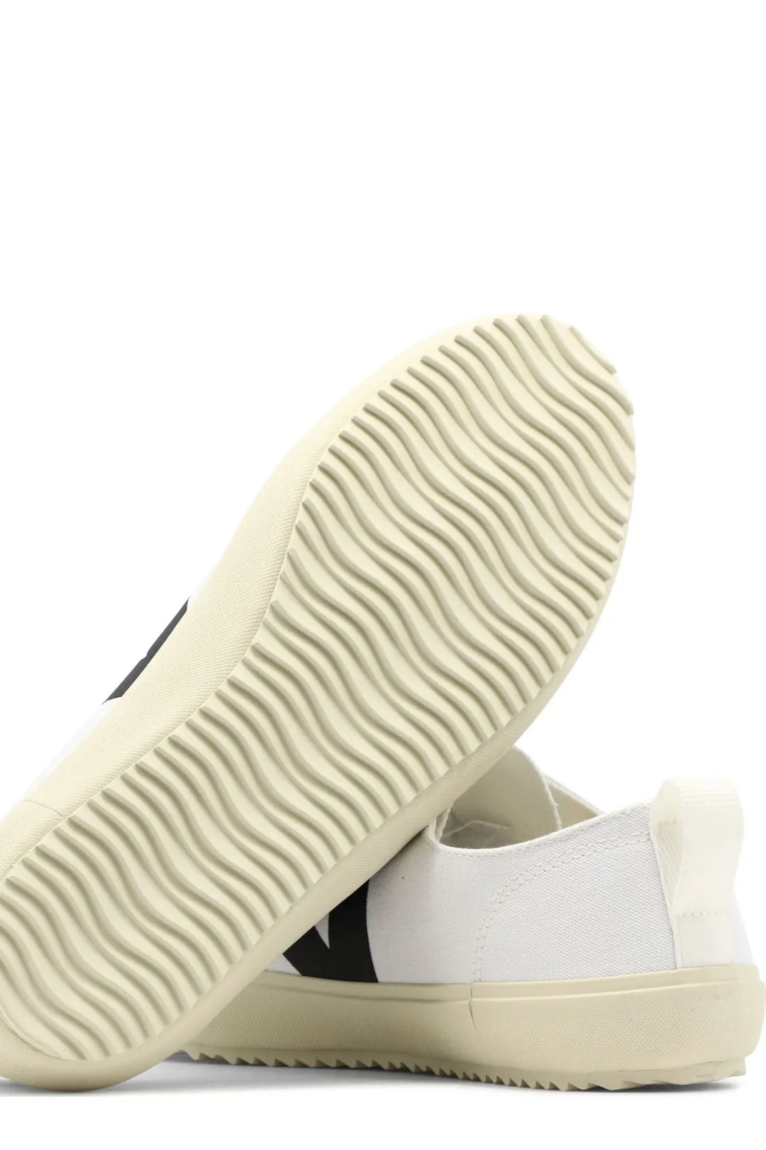 Veja Nova Sneakers